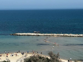 Front Beach Apartment - 3 Bedrooms Bari